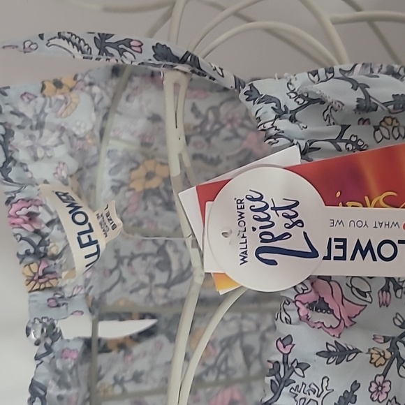 DRESS - Wallflower Floral Dress With Belt NWT - Picture 5 of 8